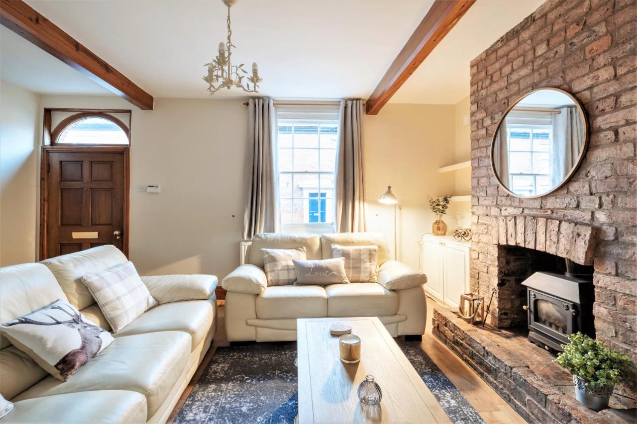 The Cottage In Chester, Sleeps 6 With Free Parking 외부 사진