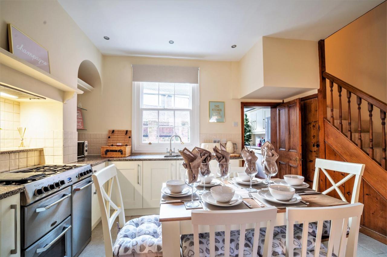 The Cottage In Chester, Sleeps 6 With Free Parking 외부 사진