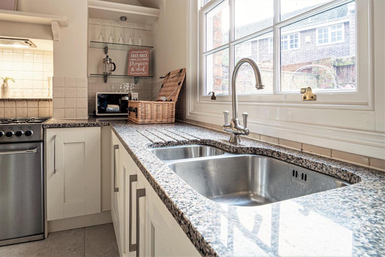 The Cottage In Chester, Sleeps 6 With Free Parking 외부 사진